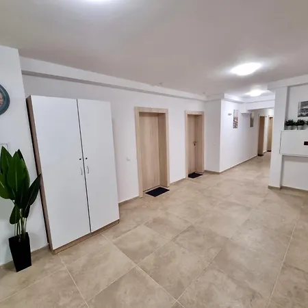 Family & Private Parking Apartment *
